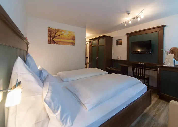 Restaurant Auerhahn Отель *