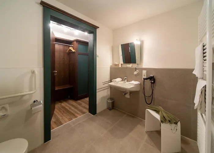 Отель Restaurant Auerhahn Бад-Вильдбад