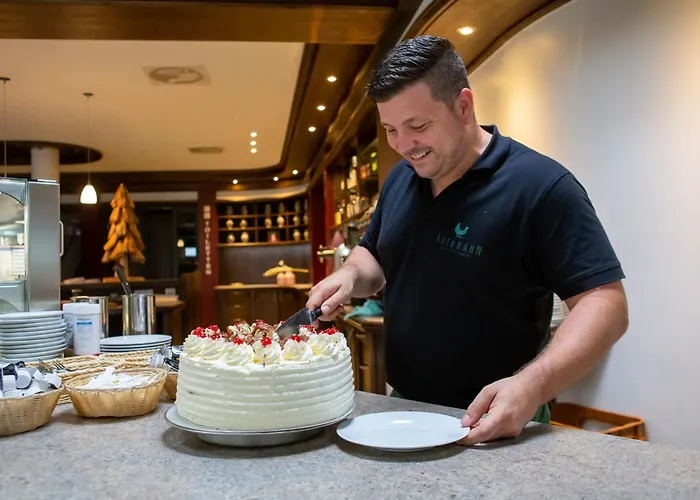 Отель Restaurant Auerhahn Бад-Вильдбад